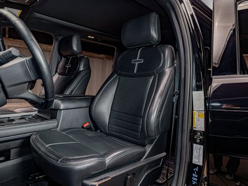 Used 2025 Ford F450 Platinum w/ FX4 Off-Road Package image 19