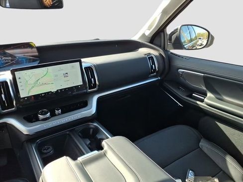 New 2025 Ford Expedition Platinum image 9