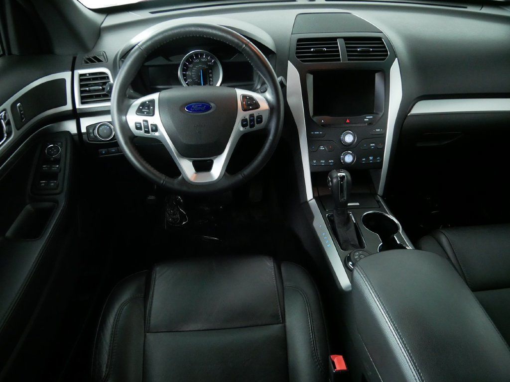 Used 2015 Ford Explorer XLT w/ Equipment Group 202B AWD/4WD image 20