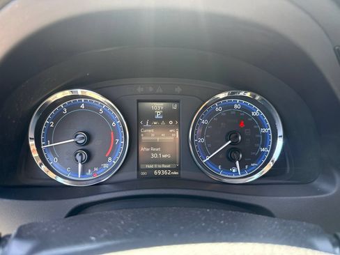 Used 2018 Toyota Corolla SE FWD image 1