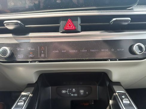 Certified 2025 Kia Sorento S FWD image 15