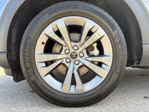 Used 2022 Ford Explorer XLT w/ Equipment Group 202A AWD/4WD image 40