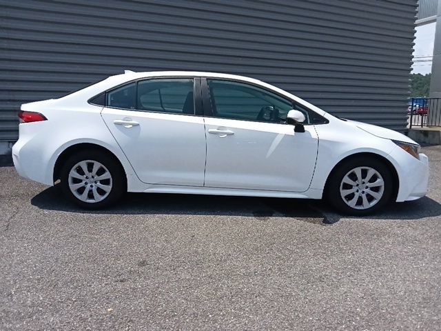 Used 2023 Toyota Corolla LE FWD image 2