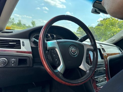 Used 2011 Cadillac Escalade EXT Premium AWD/4WD image 21