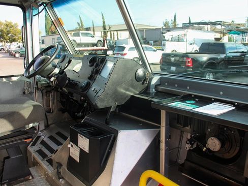 Used 2019 Ford E-450 and Econoline 450 Super Duty image 17