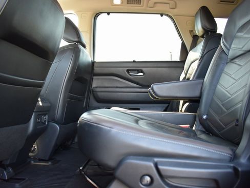 Used 2022 Nissan Pathfinder Platinum w/ Cargo Package image 9