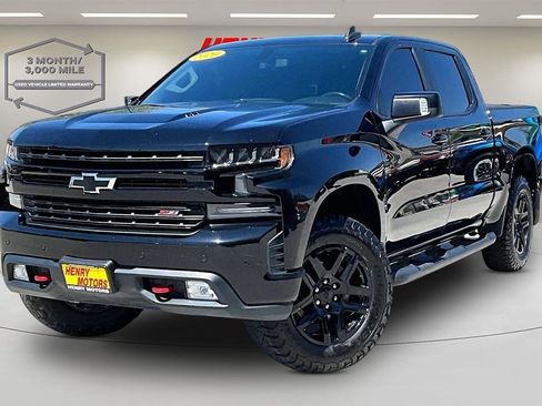 Used 2020 Chevrolet Silverado 1500 LT Trail Boss w/ Midnight Edition AWD/4WD image 3