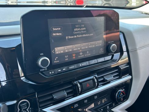 Used 2022 Nissan Pathfinder SV w/ SV Premium Package FWD image 27