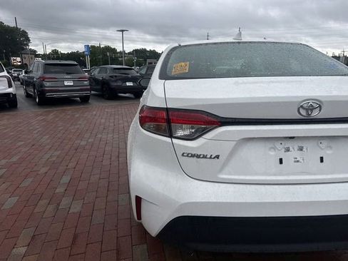 Used 2024 Toyota Corolla LE FWD image 10