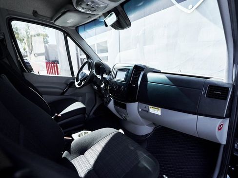 Used 2017 Mercedes-Benz Sprinter 3500 image 29