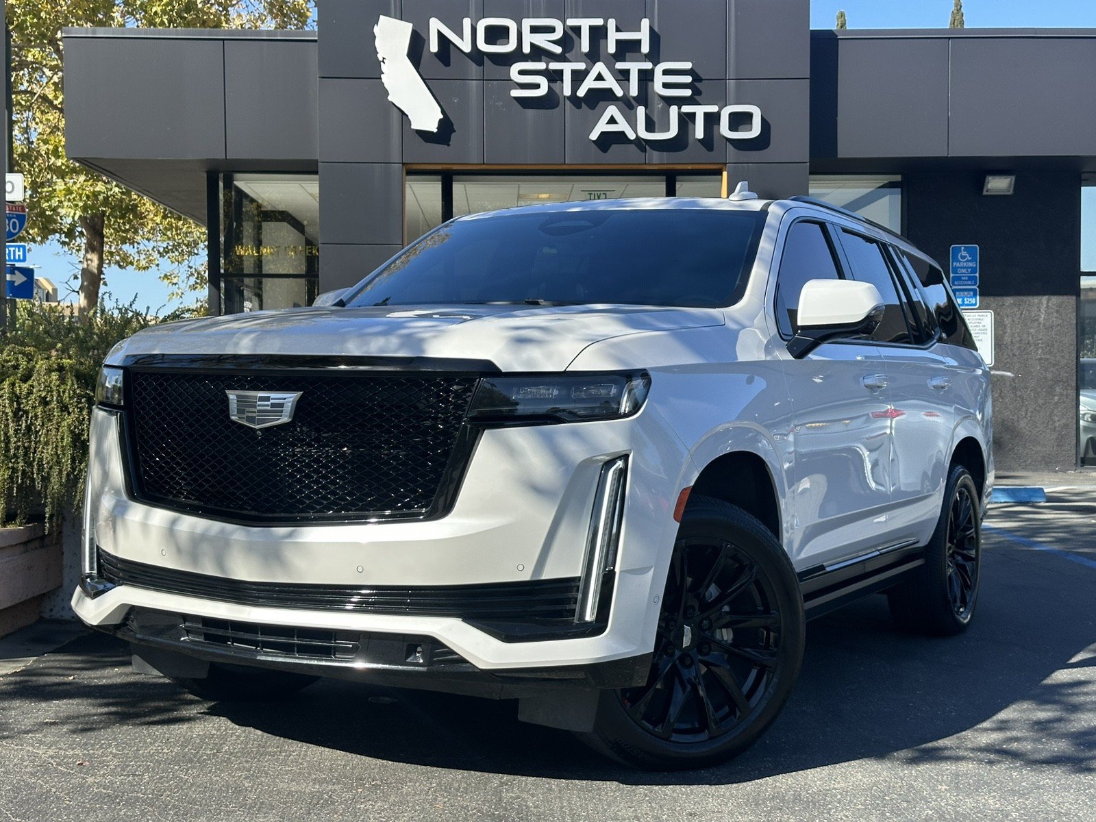 Used 2021 Cadillac Escalade Sport Platinum w/ LPO, ONYX Package AWD/4WD image 1