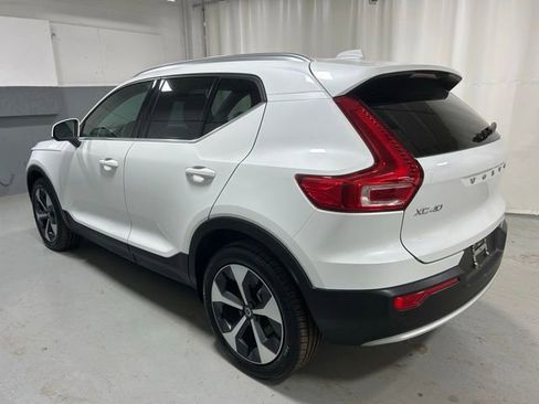 Used 2025 Volvo XC40 B5 Plus image 2