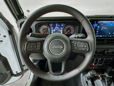 Used 2024 Jeep Wrangler Unlimited Rubicon image 9