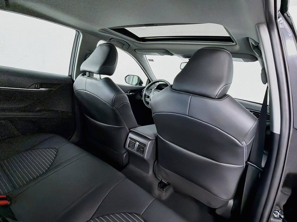 Used 2024 Toyota Camry SE w/ Cold Weather Package FWD image 28
