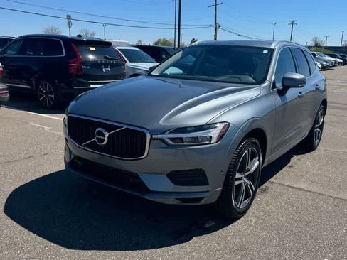 Used 2019 Volvo XC60 T6 Momentum w/ Multimedia Package image 1