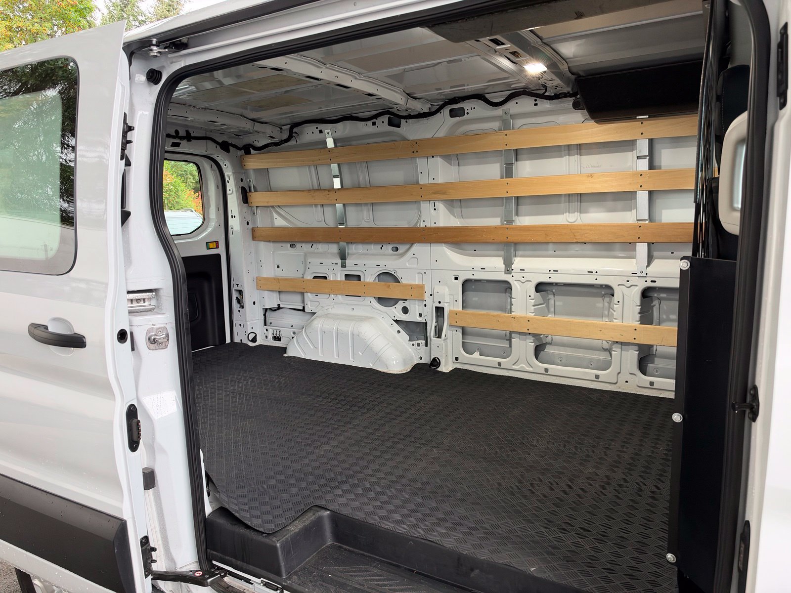 Used 2025 Ford Transit 250 Low Roof w/ Exterior Upgrade Package RWD image 5