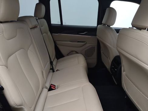 Used 2023 Jeep Grand Cherokee Limited AWD/4WD image 19