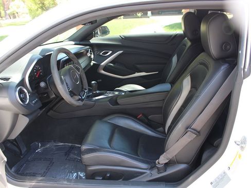 Used 2017 Chevrolet Camaro LT RWD image 8