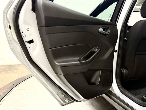 Used 2016 Ford Focus SE FWD image 14