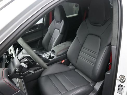 New 2026 Porsche Cayenne GTS AWD/4WD image 8