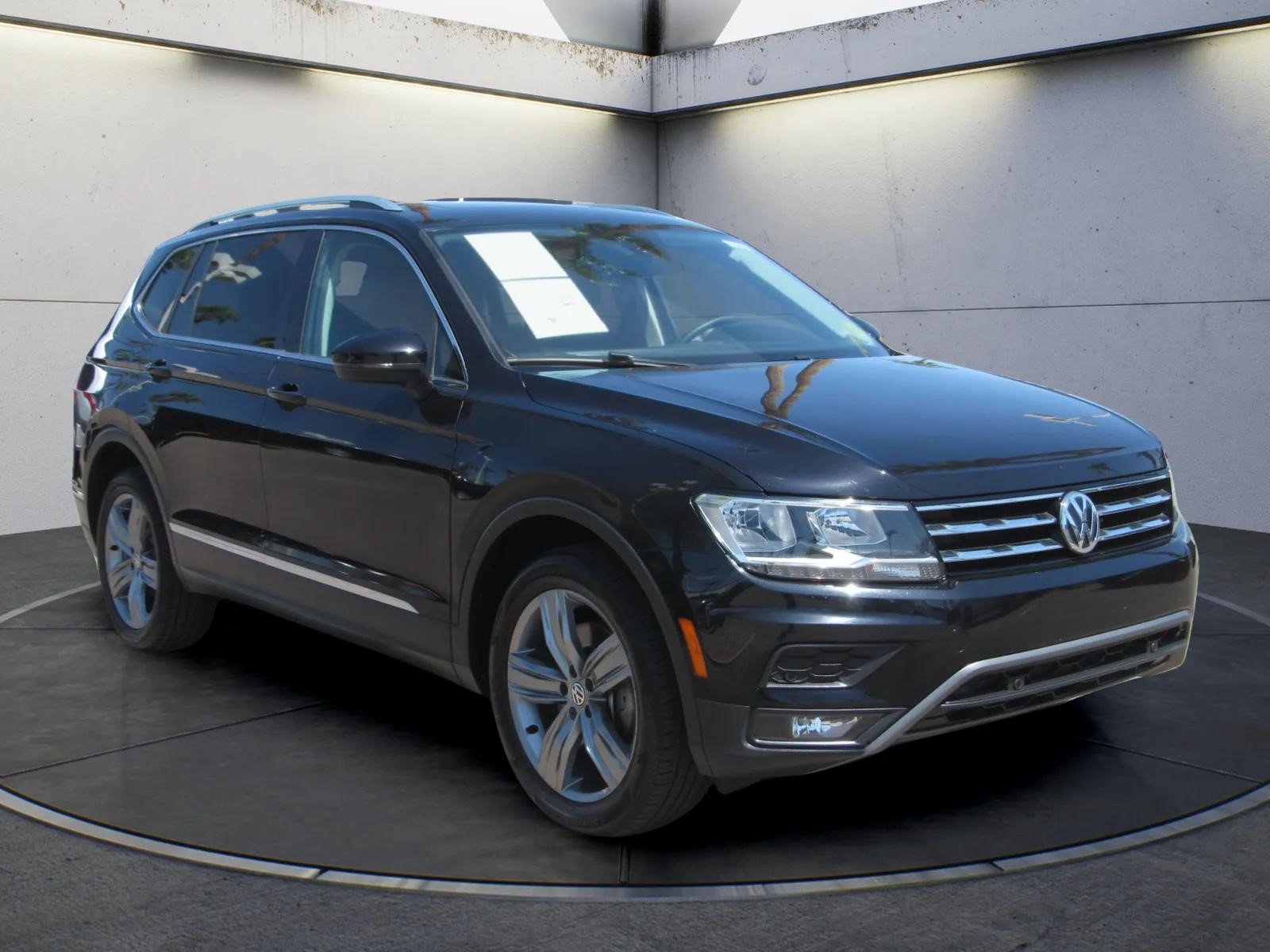 Used 2020 Volkswagen Tiguan SE R-Line FWD image 2