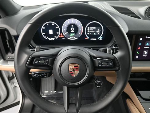 Certified 2025 Porsche Cayenne E-Hybrid w/ Premium Package Plus image 19