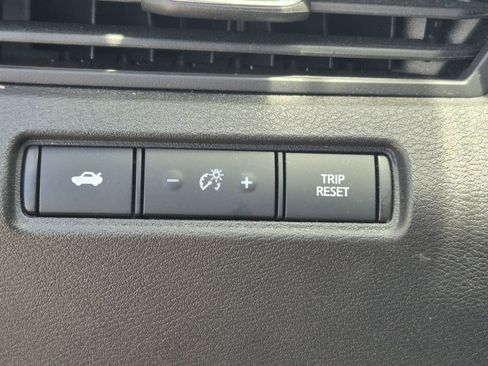 Used 2025 Nissan Altima 2.5 SV FWD image 32
