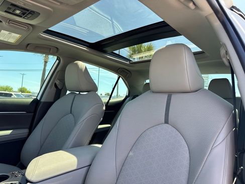 Used 2022 Toyota Camry XSE w/ Navigation Package image 11