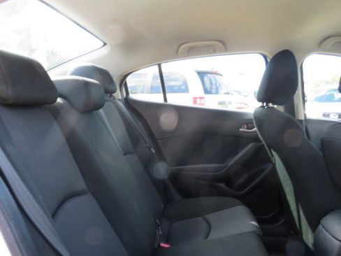 Used 2014 MAZDA MAZDA3 i SV image 15