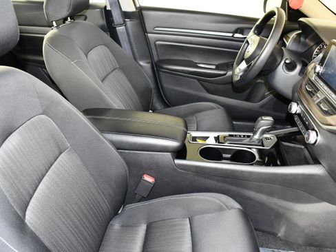 Used 2024 Nissan Altima 2.5 SV FWD image 42
