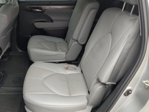 Used 2022 Toyota Highlander Limited image 46