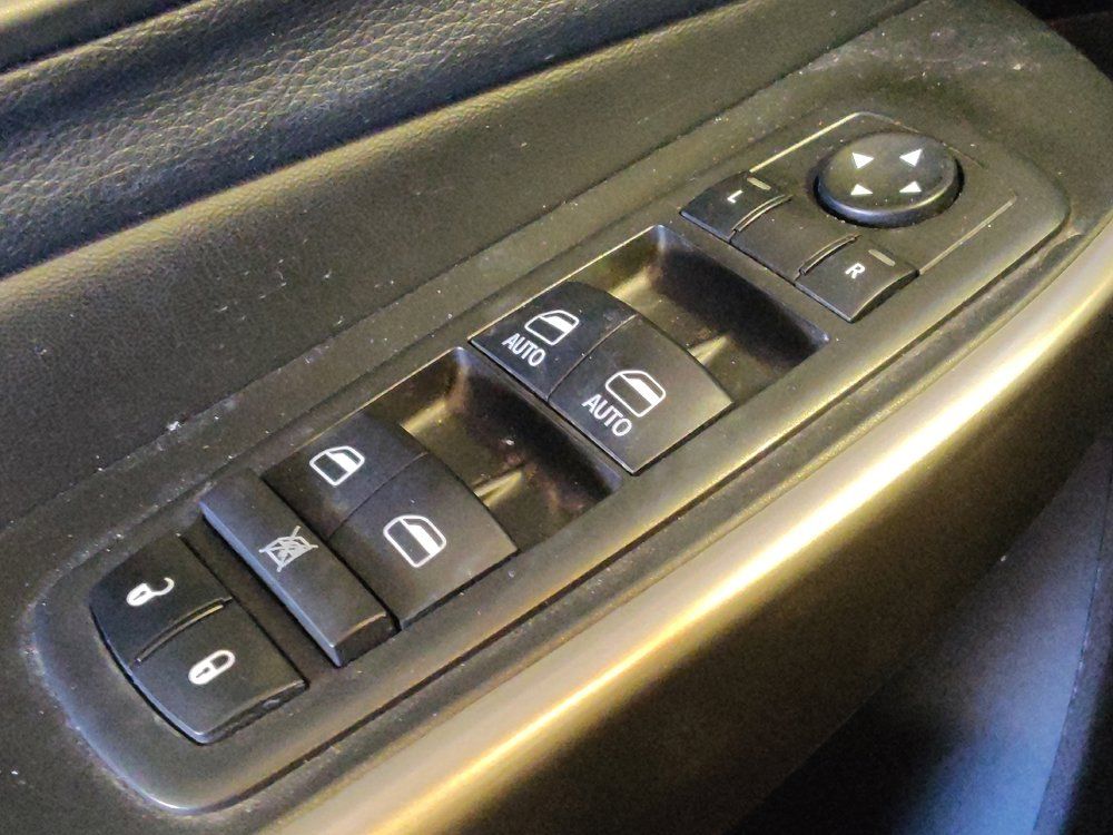 Used 2019 Jeep Cherokee Latitude Plus FWD image 27