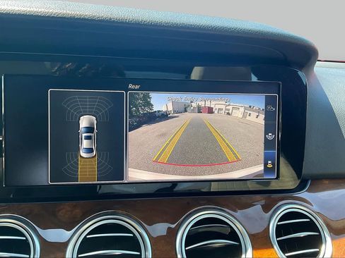 Used 2018 Mercedes-Benz E 300 4MATIC image 28