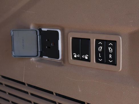 Used 2021 GMC Yukon Denali w/ LPO, Illumination Package image 27