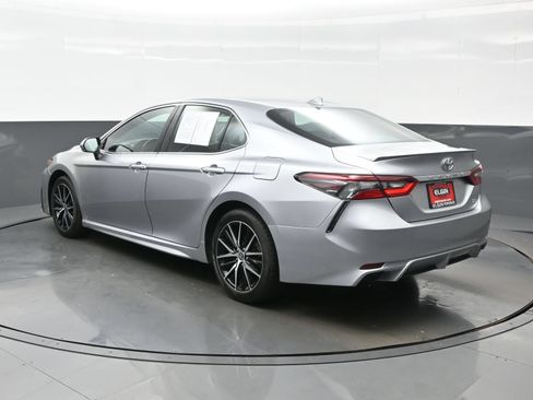 Used 2024 Toyota Camry SE FWD image 4