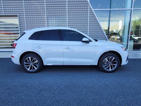 Used 2023 Audi Q5 2.0T Premium Plus w/ Premium Plus Package AWD/4WD image 4