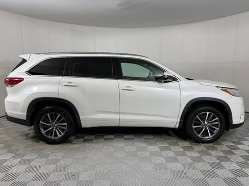Used 2017 Toyota Highlander XLE FWD image 9