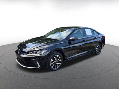 Used 2025 Volkswagen Jetta S image 4