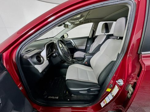 Used 2018 Toyota RAV4 XLE AWD/4WD image 13