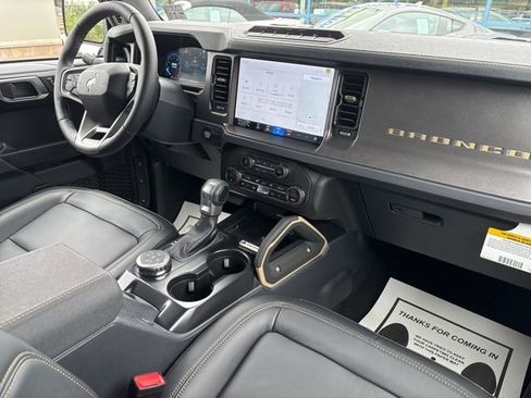 New 2025 Ford Bronco Badlands image 32