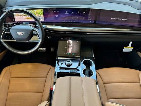 New 2026 Cadillac Escalade Luxury w/ Touring Package AWD/4WD image 13