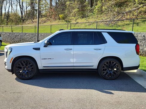 Used 2025 GMC Yukon Denali Ultimate w/ LPO, Floor Liner Package AWD/4WD image 6