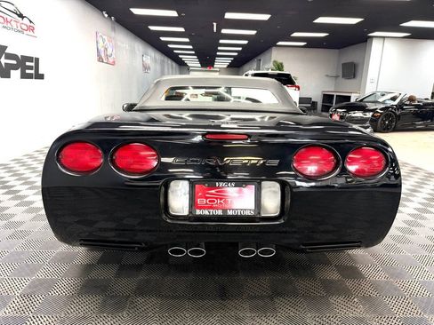 Used 2004 Chevrolet Corvette Convertible w/ Preferred Equipment Group RWD image 12
