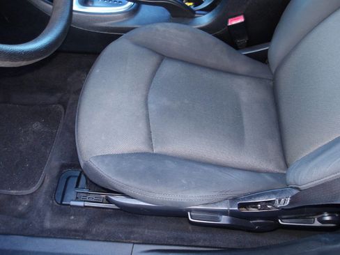 Used 2013 Dodge Avenger SE FWD image 17