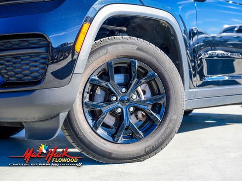 Used 2024 Jeep Grand Cherokee Altitude image 2