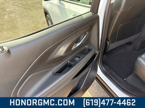 Used 2024 GMC Terrain SLT image 22