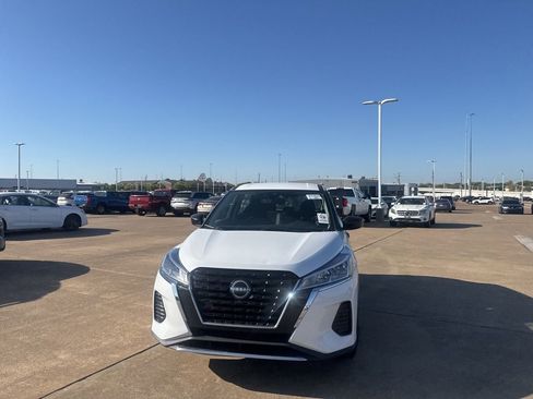 Used 2022 Nissan Kicks S image 5