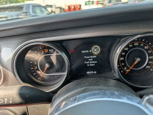 Used 2021 Jeep Wrangler Unlimited Sahara AWD/4WD image 13