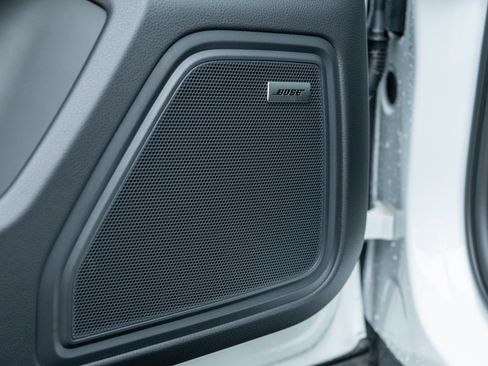 Certified 2025 Porsche Macan image 16