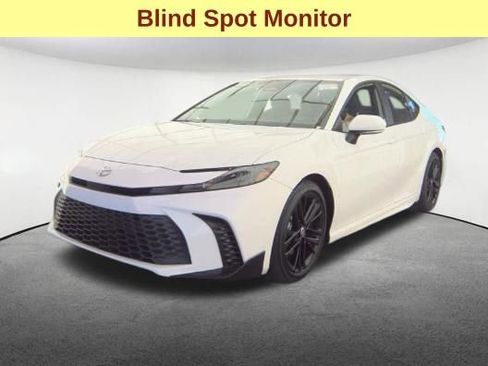Used 2025 Toyota Camry SE FWD image 4